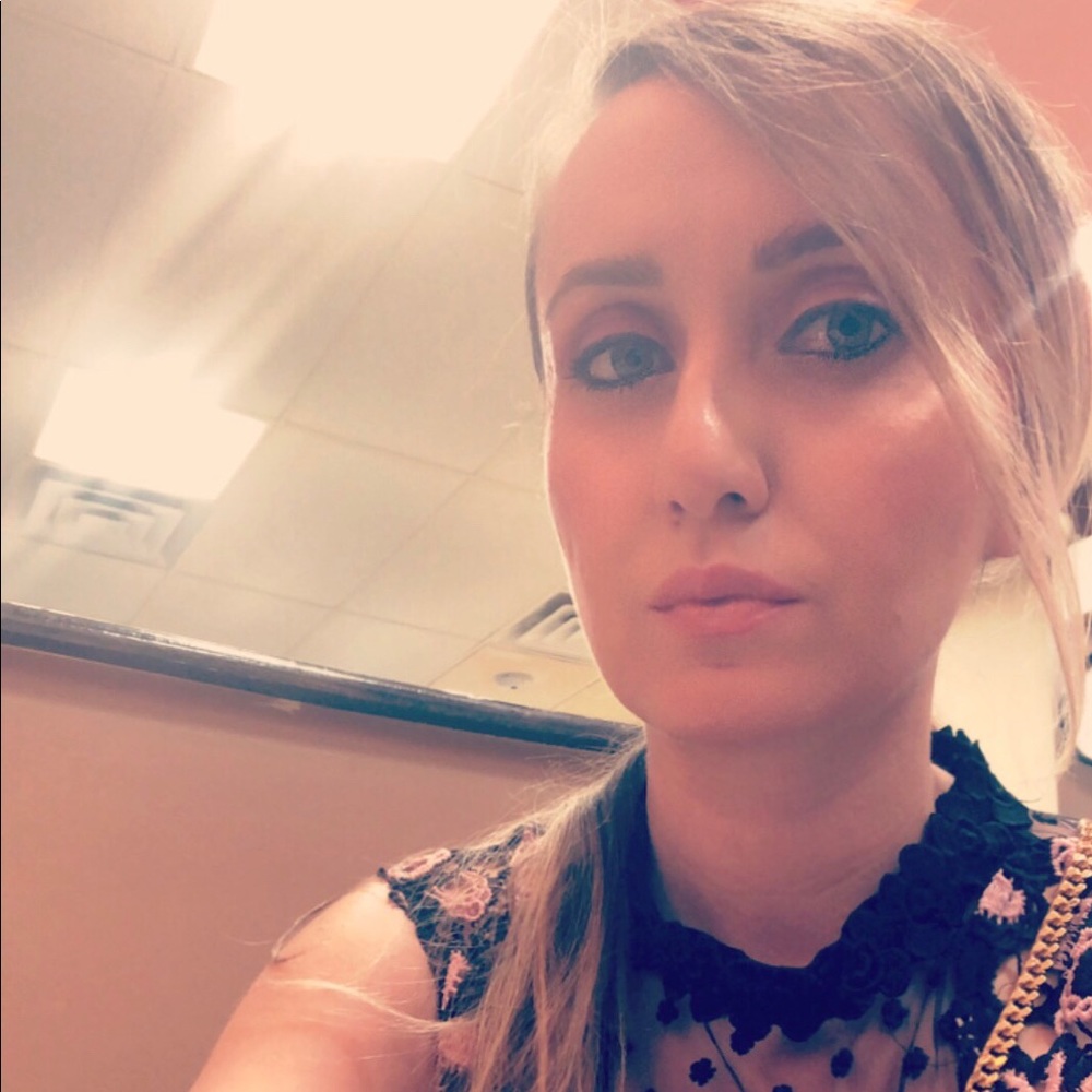 Meet your Posher, Milana